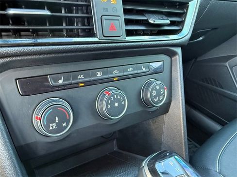 Certified 2022 Volkswagen Taos SE image 14