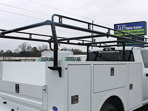 Used 2024 RAM 2500 Tradesman w/ Chrome Appearance Group image 12