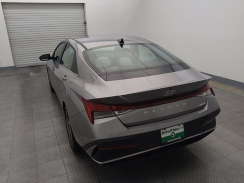 Used 2025 Hyundai Elantra Limited FWD image 6