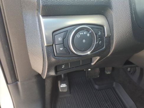 Used 2018 Ford Explorer XLT w/ Equipment Group 202A AWD/4WD image 27