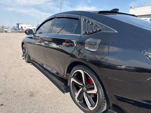 Used 2018 Honda Accord Sport image 11