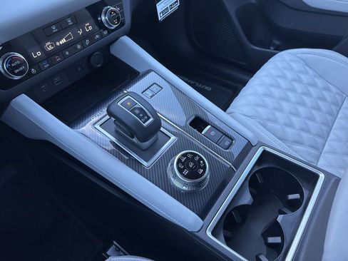 New 2025 Mitsubishi Outlander SEL image 19