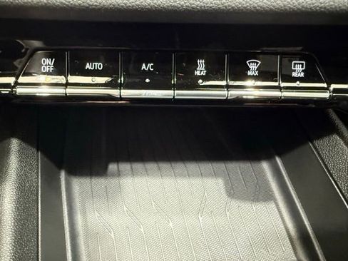 New 2026 Chevrolet Equinox EV LT image 34