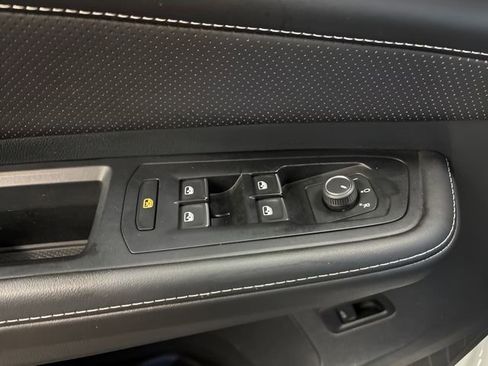 Used 2025 Volkswagen Atlas SE AWD/4WD image 11