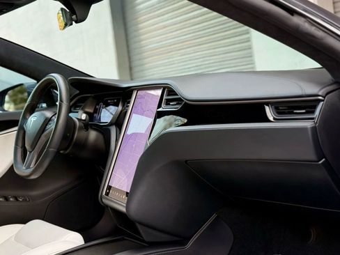 Used 2020 Tesla Model S Long Range Plus image 9