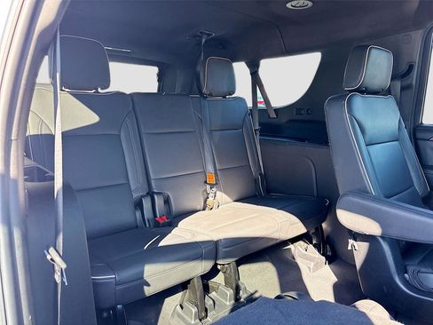 Used 2023 Chevrolet Suburban Premier image 31