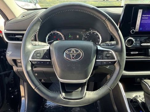 Used 2024 Toyota Highlander LE image 27