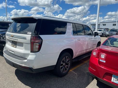 Used 2021 Chevrolet Suburban LT w/ LT Signature Package AWD/4WD image 2