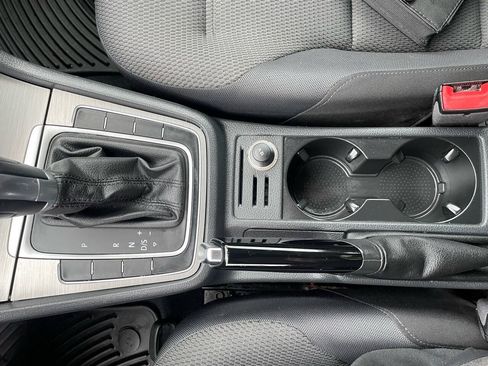 Used 2016 Volkswagen Golf S FWD image 46