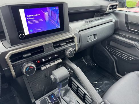 Certified 2024 Toyota Tacoma SR5 AWD/4WD image 29