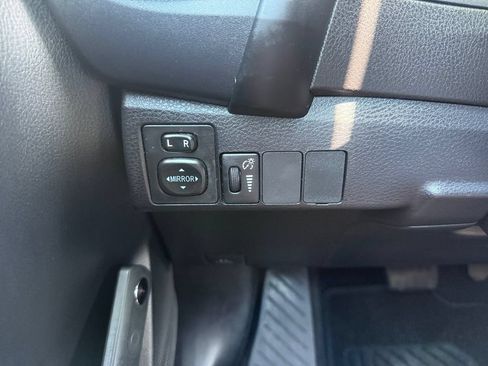 Used 2017 Toyota Corolla SE w/ Carpet Mat Package (TMS) FWD image 27