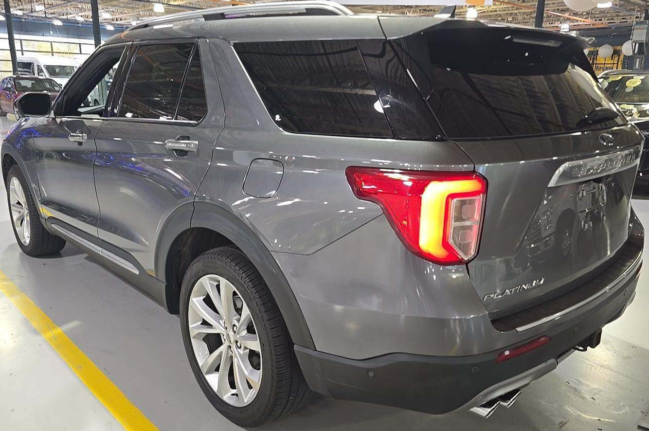 Used 2022 Ford Explorer Platinum w/ Equipment Group 601A AWD/4WD image 3