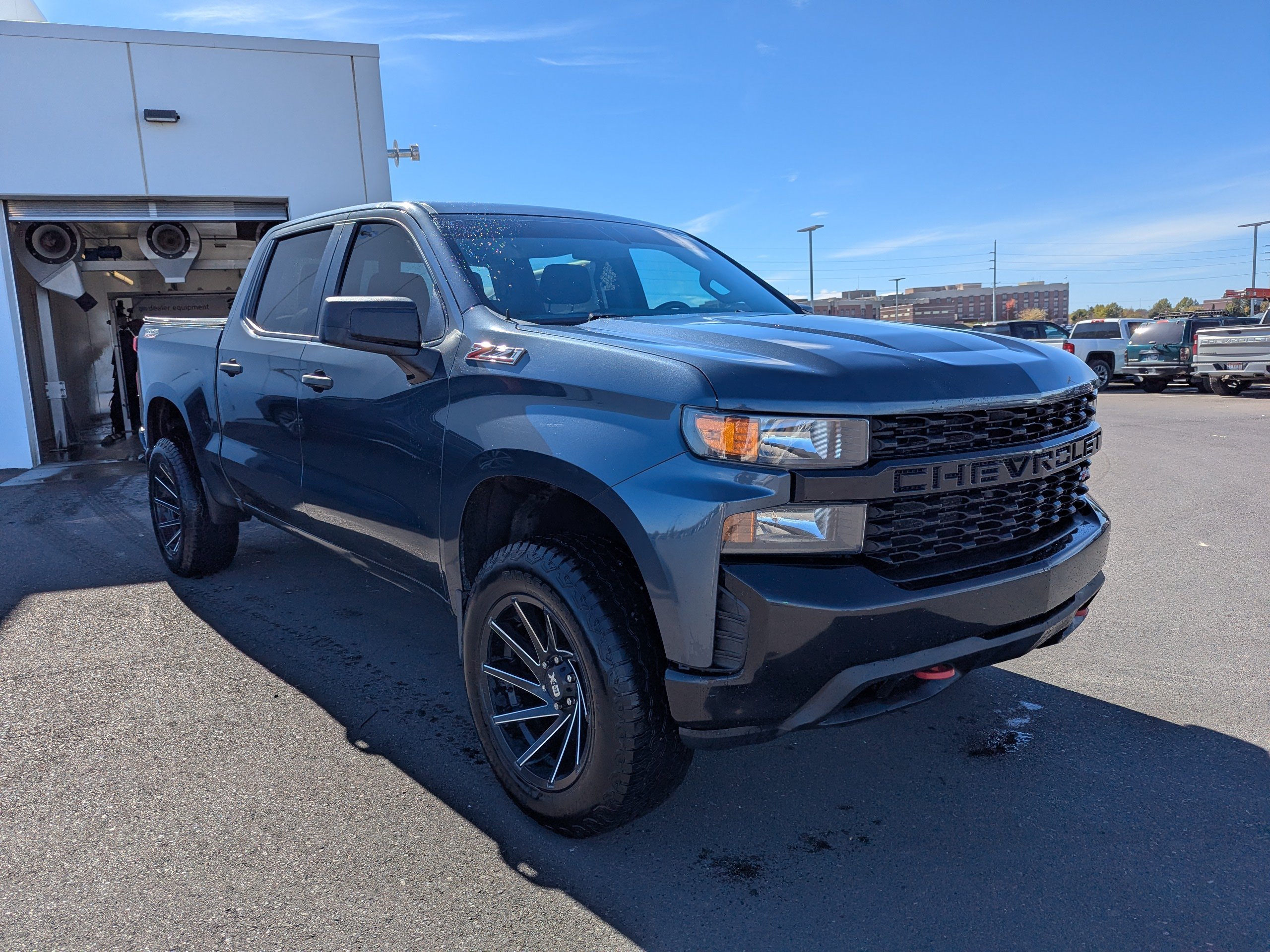 Used 2020 Chevrolet Silverado 1500 Custom Trail Boss w/ LPO, Dark Essentials Package AWD/4WD image 4