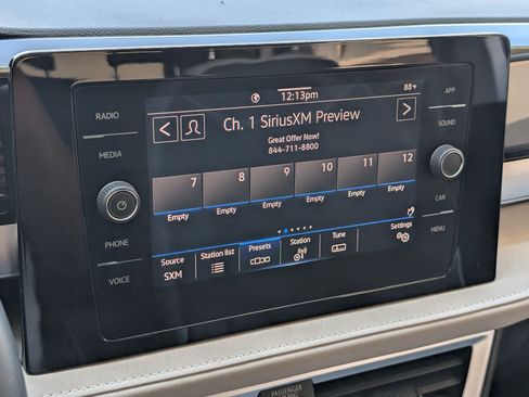 Used 2025 Volkswagen Taos SE w/ Panoramic Sunroof Package FWD image 28