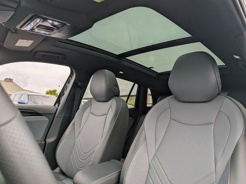 New 2026 Volkswagen Tiguan SE R-Line AWD/4WD image 23