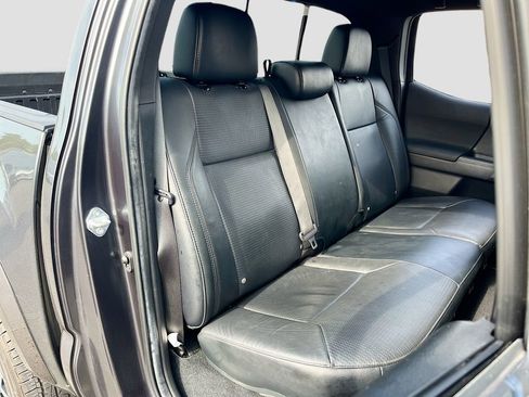 Used 2022 Toyota Tacoma TRD Sport w/ TRD Premium Sport Package image 28