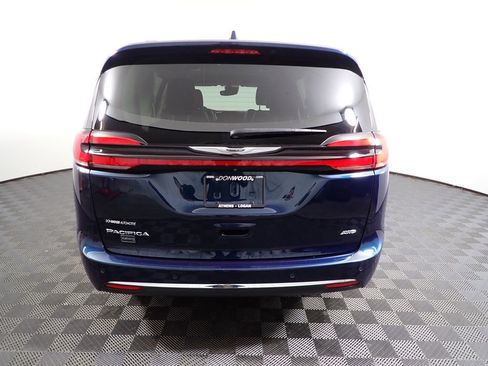 Used 2022 Chrysler Pacifica Touring-L w/ Uconnect Theater Family Group image 14