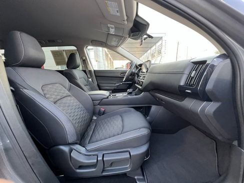 Certified 2025 Nissan Pathfinder S image 23