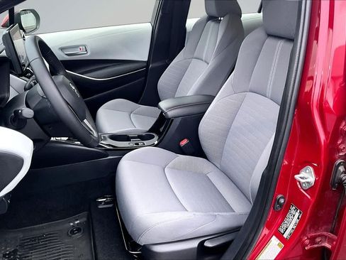 Used 2025 Toyota Corolla SE w/ Convenience Package FWD image 11