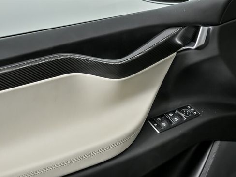 Used 2018 Tesla Model X 100D image 16