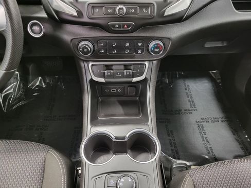 Used 2024 GMC Terrain SLE image 17