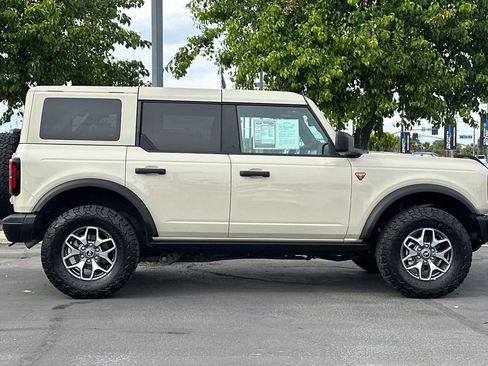 Used 2025 Ford Bronco Badlands AWD/4WD image 3