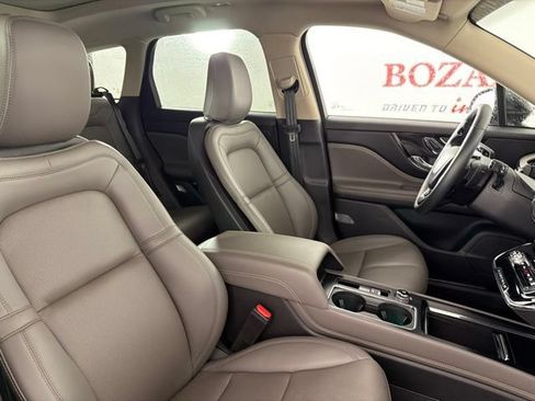 Used 2025 Lincoln Corsair Grand Touring AWD/4WD image 16