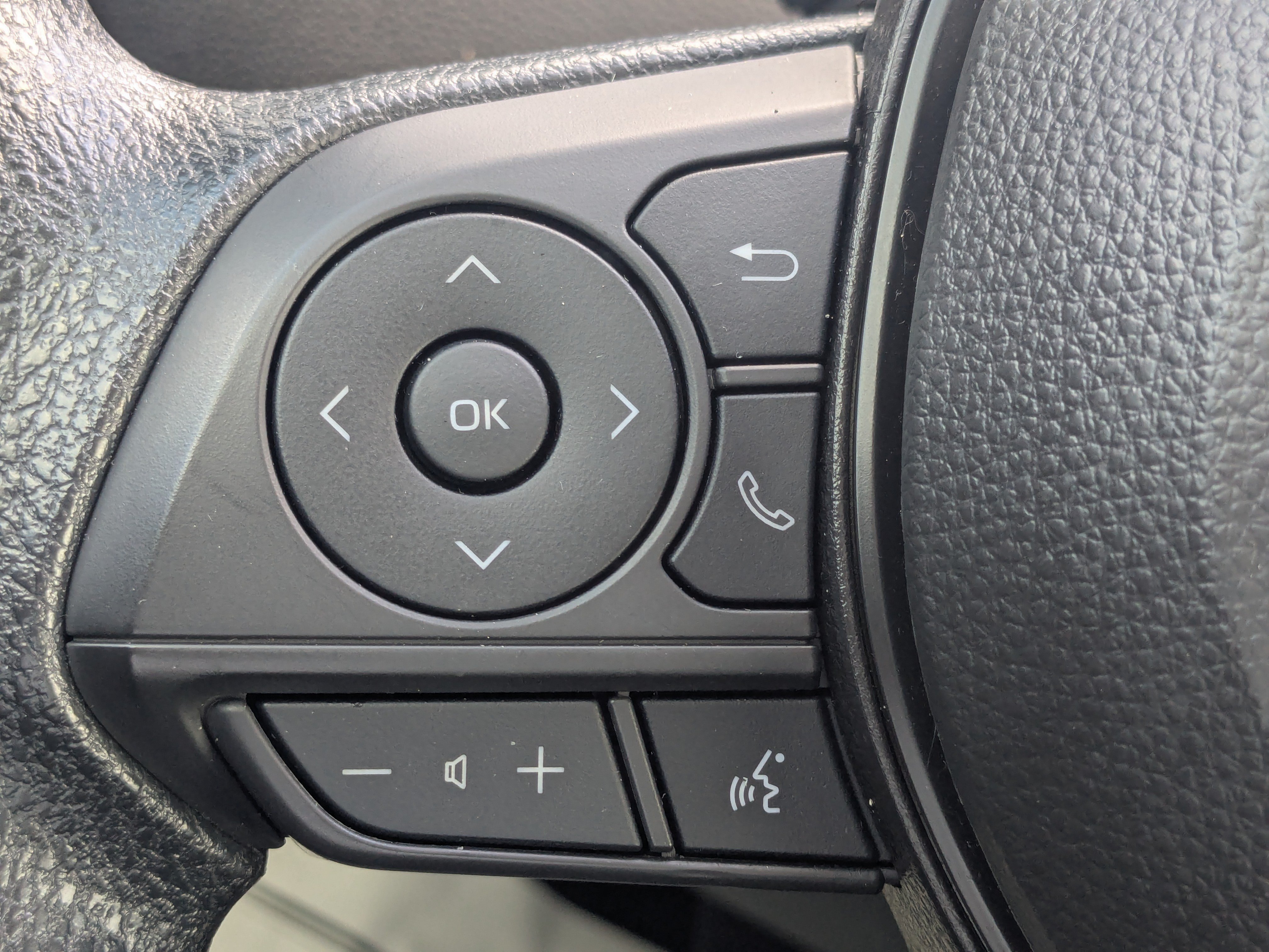 Used 2025 Toyota Corolla LE FWD image 29