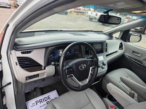 Used 2017 Toyota Sienna XLE w/ XLE Navigation Package image 10