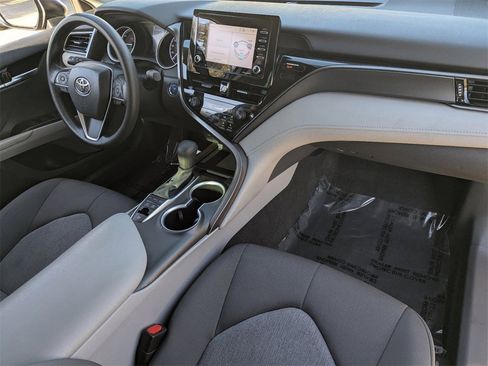 Used 2021 Toyota Camry LE image 10