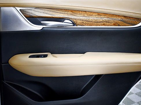 Used 2021 Cadillac XT5 Sportv w/ Platinum Package image 45