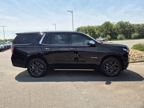 Used 2024 Chevrolet Tahoe Premier w/ Premium Package 2 AWD/4WD image 3