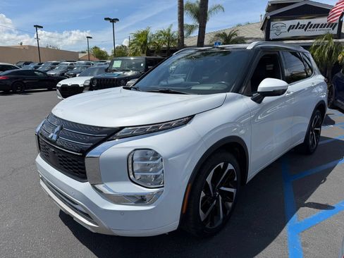 Used 2024 Mitsubishi Outlander SEL FWD image 3
