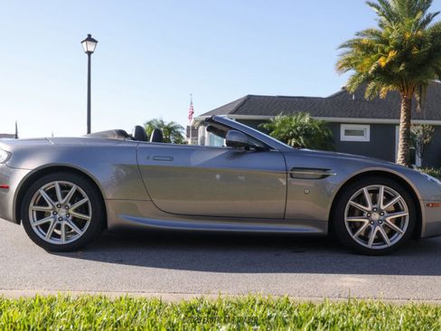 Used 2012 Aston Martin V8 Vantage Roadster image 9