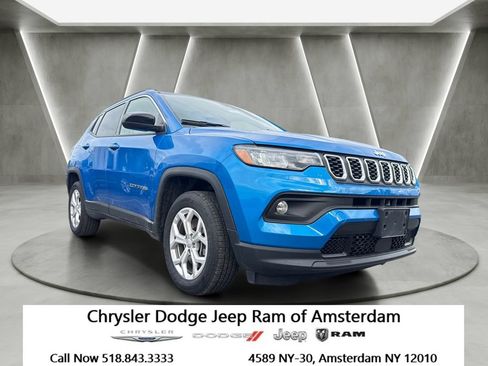 Used 2024 Jeep Compass Latitude w/ Convenience Group AWD/4WD image 1