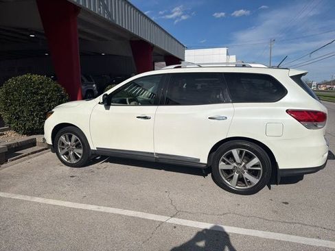 Used 2015 Nissan Pathfinder Platinum w/ Family Entertainment Package image 8