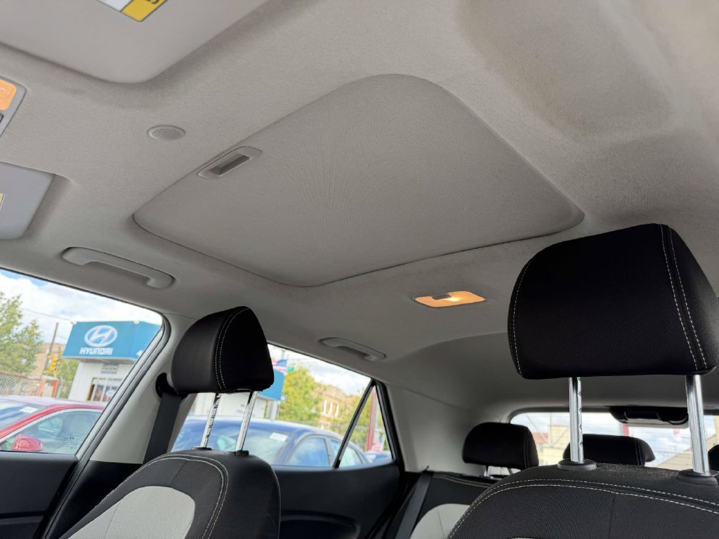Certified 2024 Hyundai Venue SEL FWD image 19