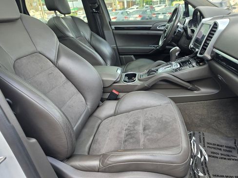 Used 2017 Porsche Cayenne Platinum Edition AWD/4WD image 56