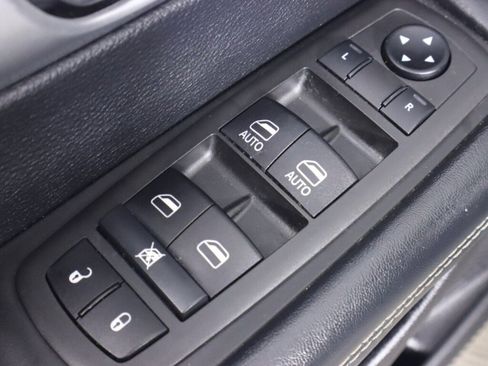 Used 2021 Chrysler Pacifica Touring-L w/ S Appearance Package image 25