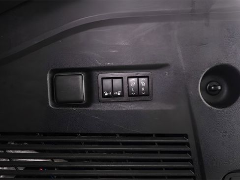 Used 2022 GMC Yukon XL SLT w/ SLT Luxury Package image 39