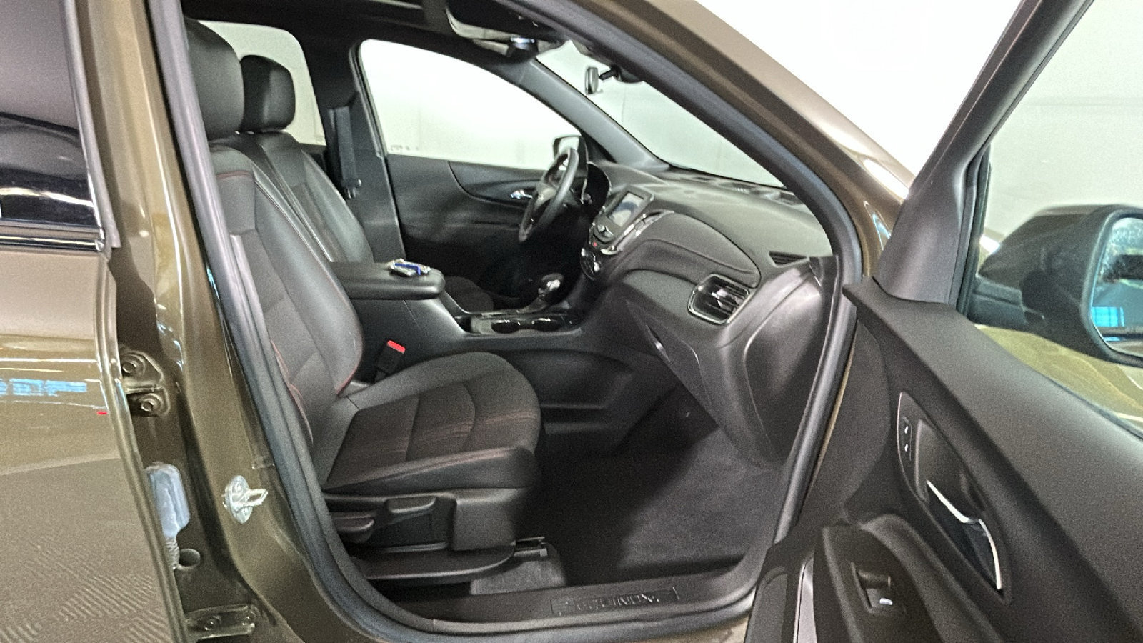 Used 2024 Chevrolet Equinox RS AWD/4WD image 36