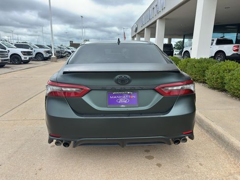 Used 2022 Toyota Camry XSE FWD image 9