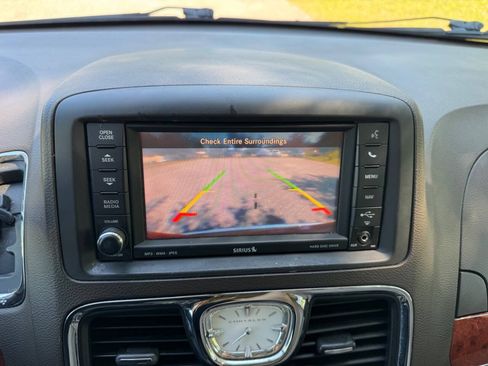 Used 2013 Chrysler Town & Country Touring-L w/ Entertainment Group #2 FWD image 24