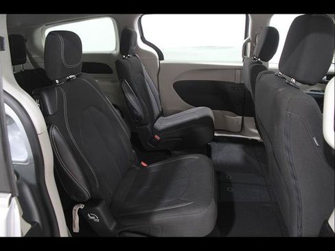 Used 2023 Chrysler Voyager LX FWD image 18