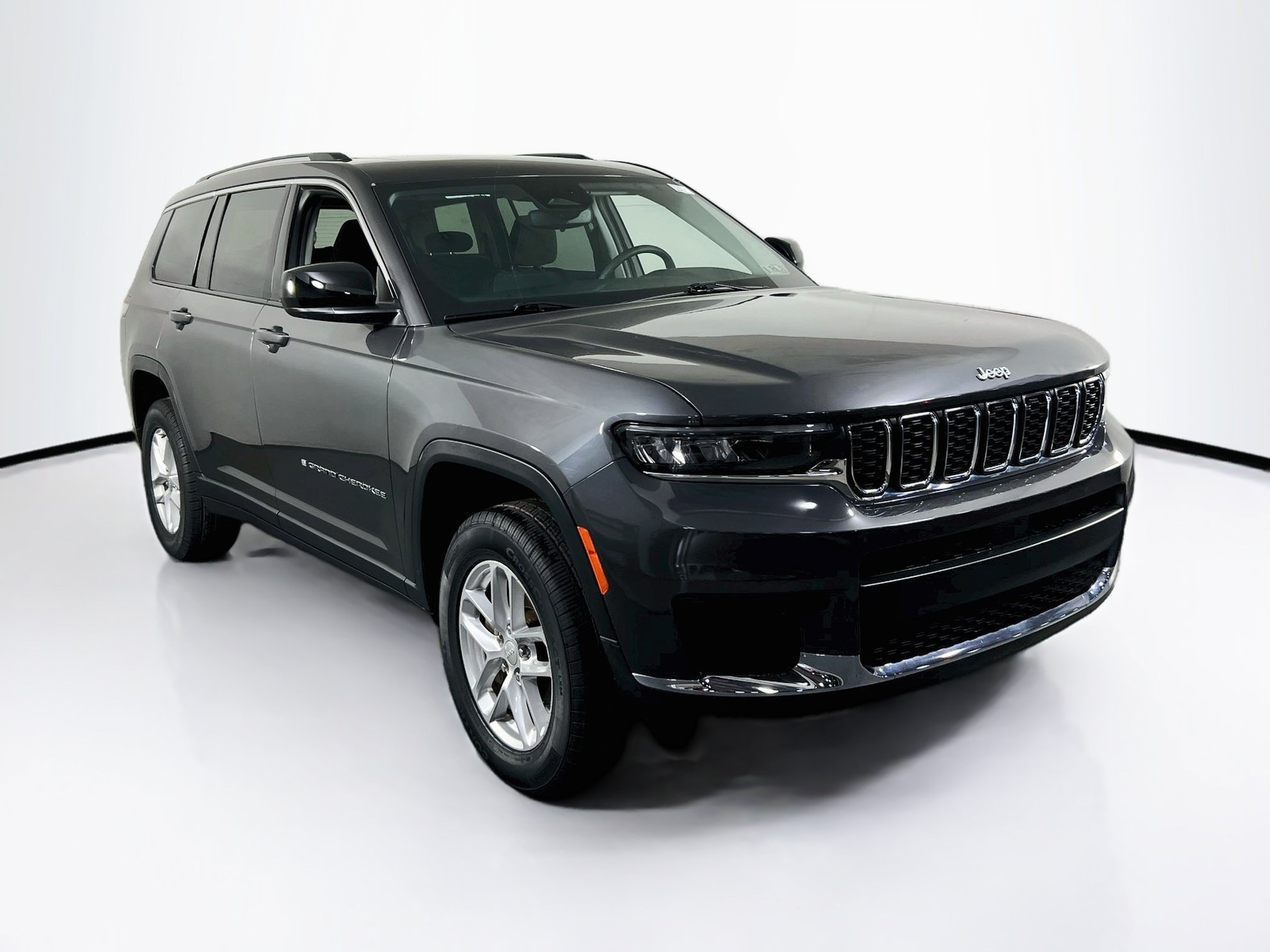 Used 2023 Jeep Grand Cherokee L Laredo w/ Luxury Tech Group I AWD/4WD image 3