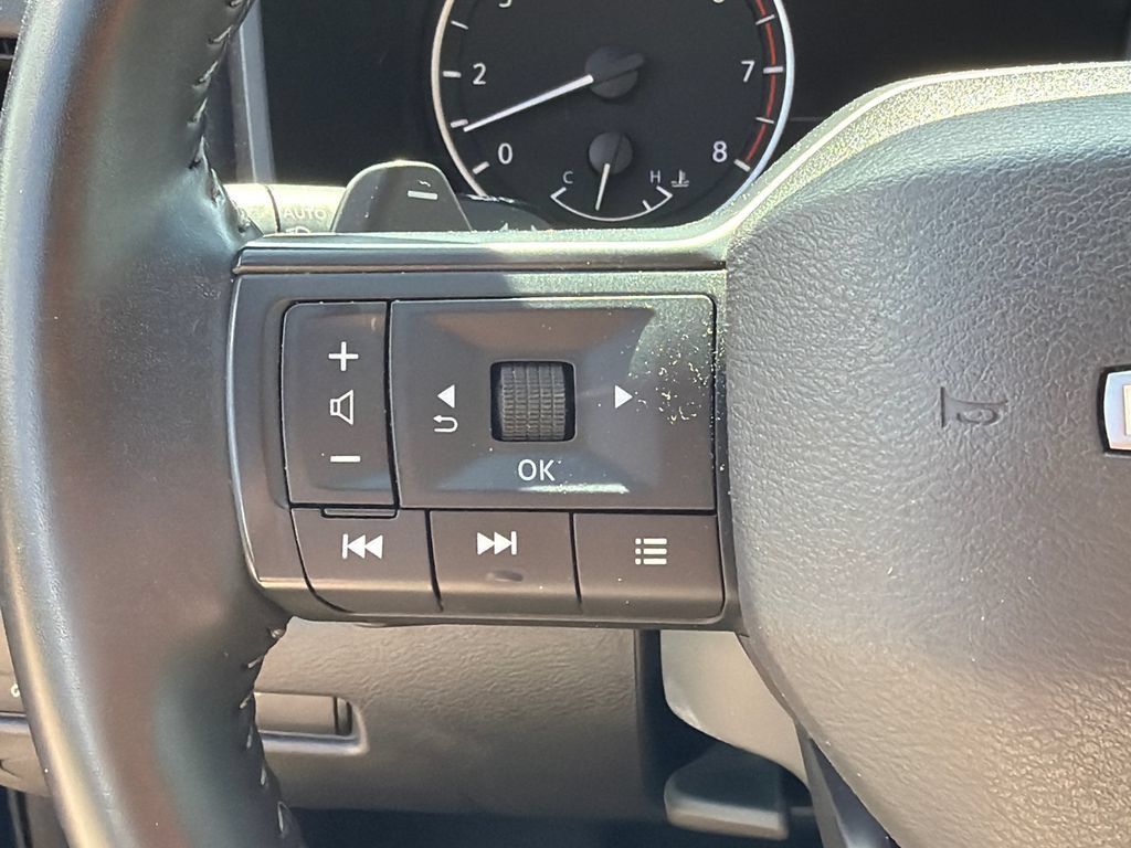 Used 2025 Nissan Rogue SV FWD image 24