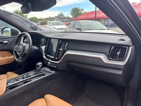 Used 2019 Volvo XC60 T6 Momentum w/ Multimedia Package AWD/4WD image 30