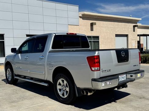 Used 2011 Nissan Titan SV RWD image 4