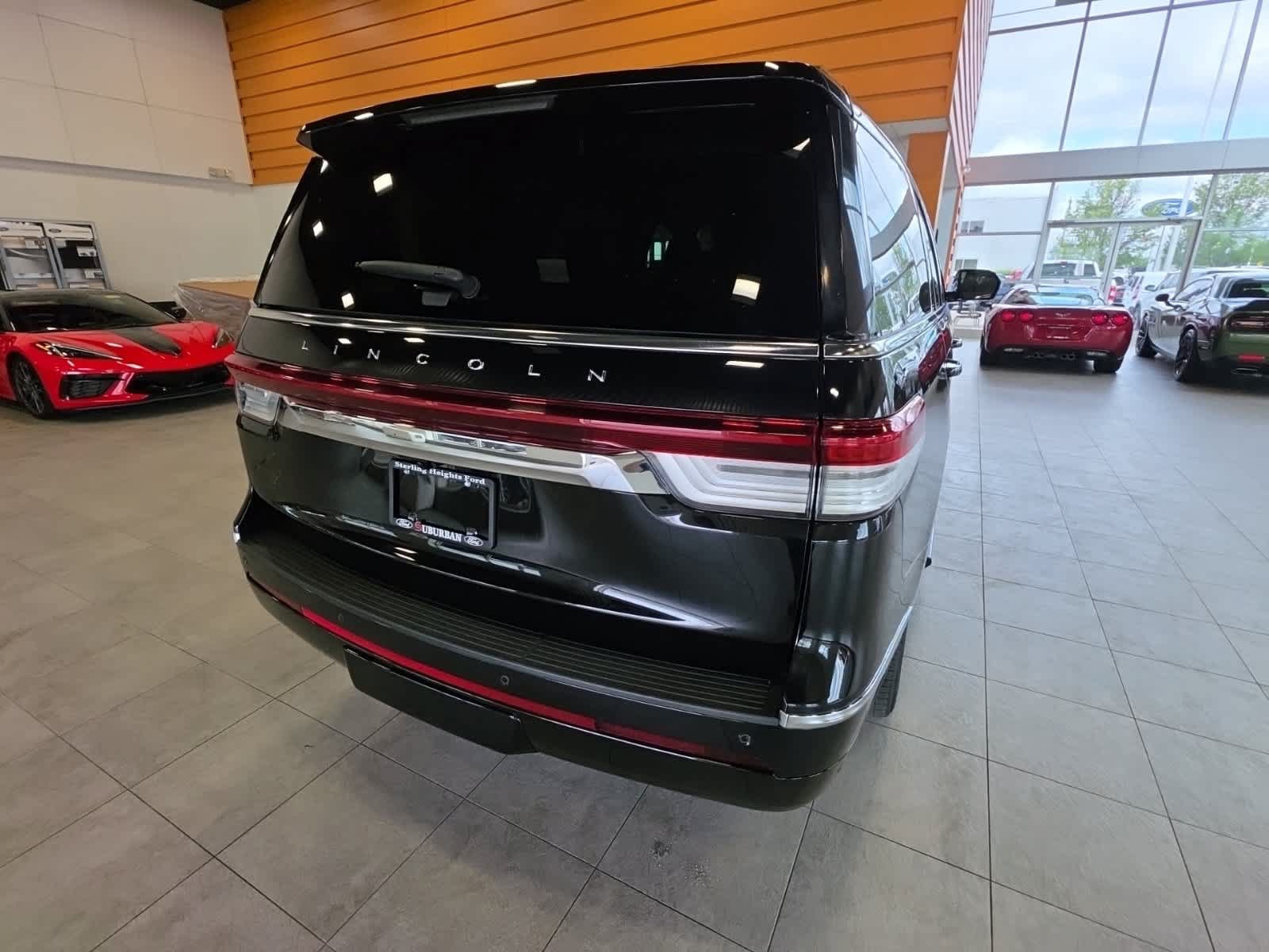 Used 2022 Lincoln Navigator Reserve AWD/4WD image 9
