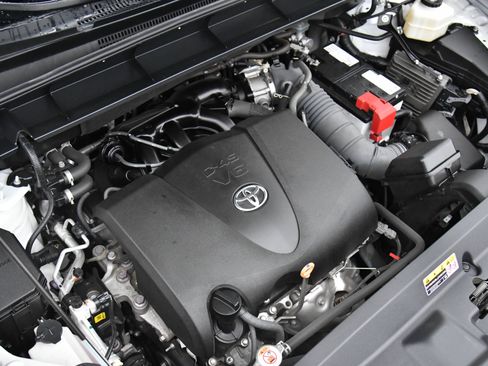 Used 2022 Toyota Highlander LE AWD/4WD image 47